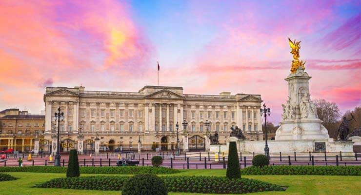  Siapa Bilang Tinggal di Istana Buckingham Itu Enak?